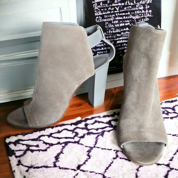 VINCE ( 9 ) "ADDISON" Peep Toe Block Heel Suede Gray Upper - Picture 4 of 11